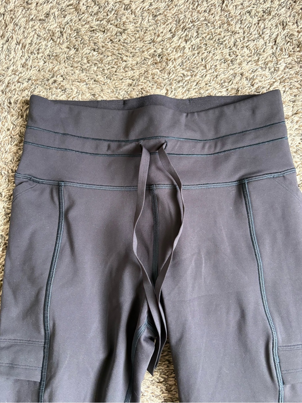 Athleta Rainier Cargo Tight Leggings Women’s Petite S Gray High Rise Pockets - Picture 3 of 9